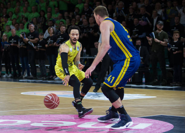 而是一位被 而是一位被