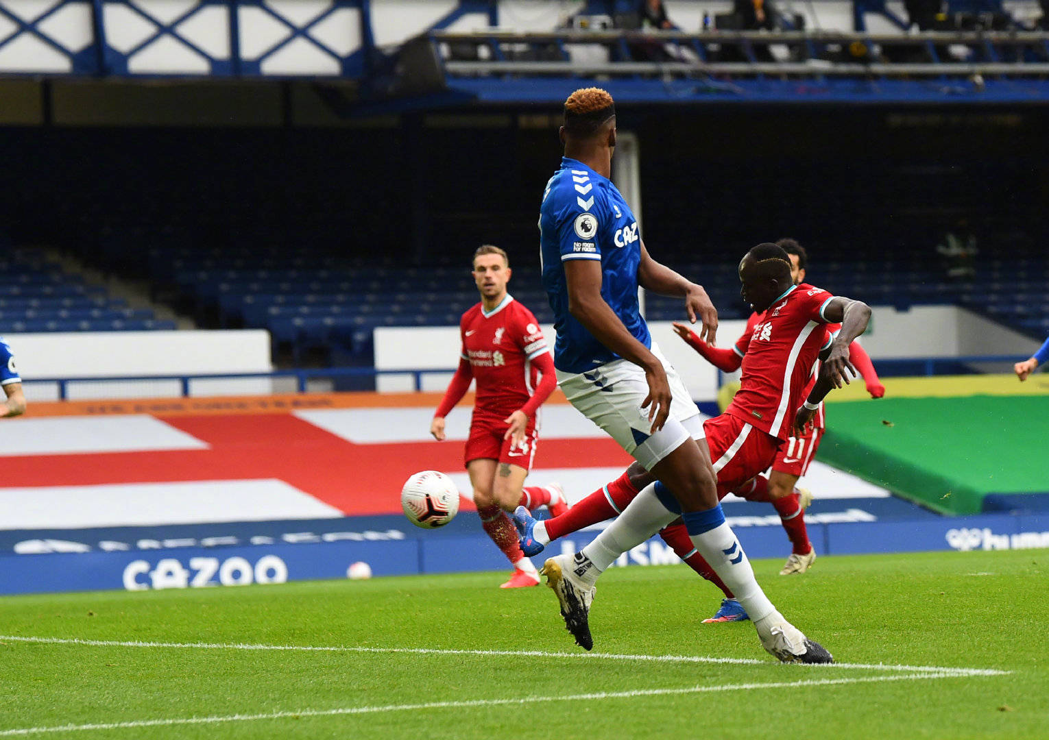 防守出现空 防守出现空