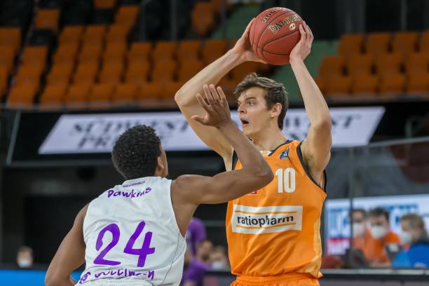 带领球队取 带领球队取